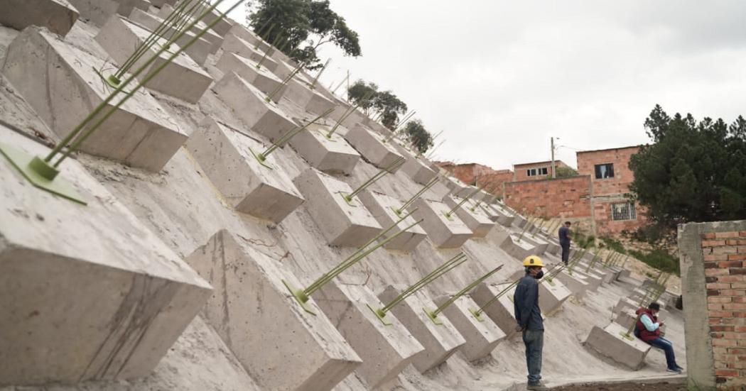 En Ciudad Bolívar fue entregado a la comunidad un muro de contención