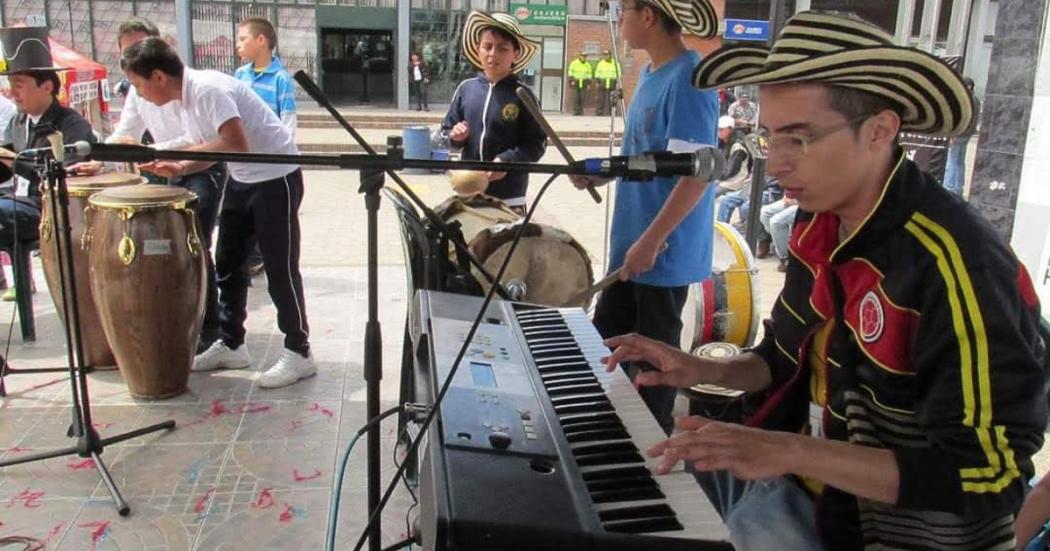 'El taller del profe' Carlos Molina que salva vidas con la música