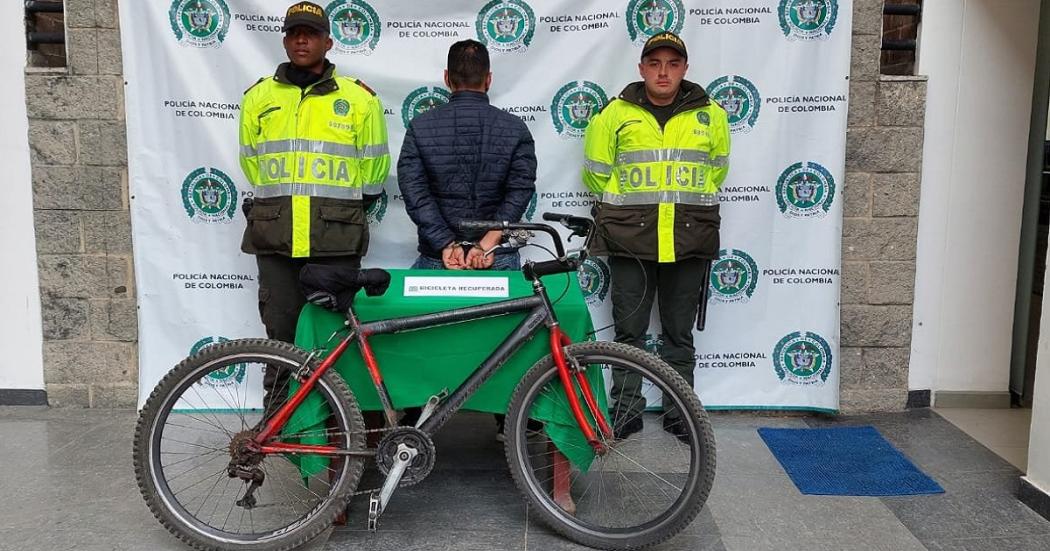 En Engativá cayó un hombre con una bicicleta que había sido hurtada