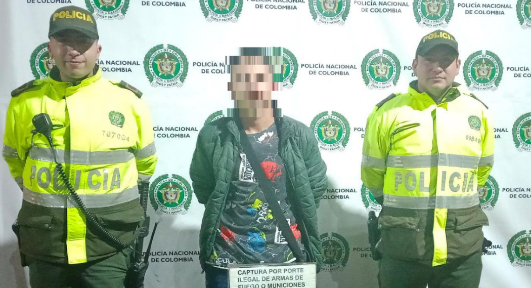 Policía arresta a hombre por porte ilegal de armas en barrio Carbonel