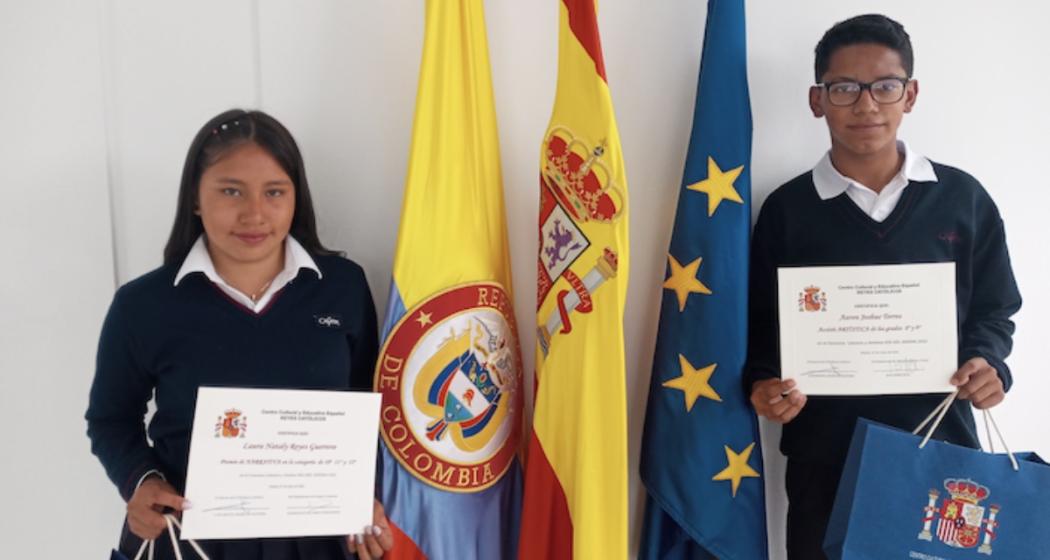 Estudiantes de colegio público homenajeados por la Embajada de España