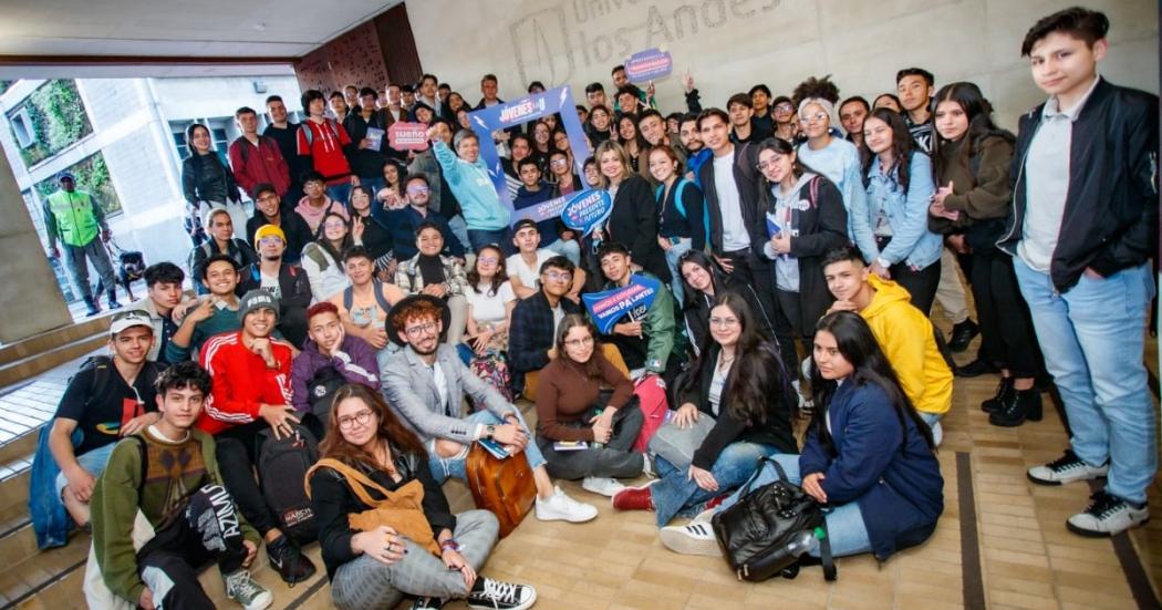 Jóvenes a la U benefició a más de 6 mil estudiantes con becas del 100%