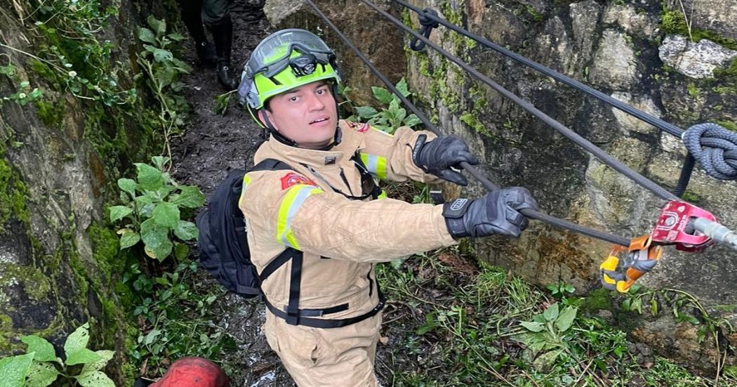 Rescate de las dos personas que cayeron a un barranco en Monserrate 