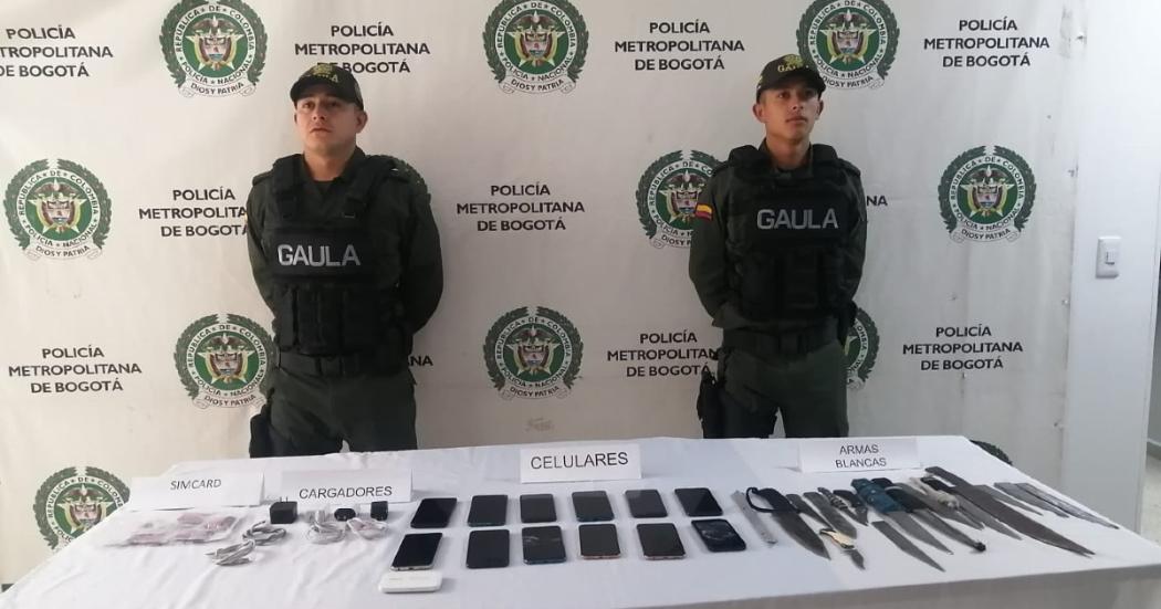 35 celulares y 30 armas blancas incautadas en operativos a cárceles en Bogotá