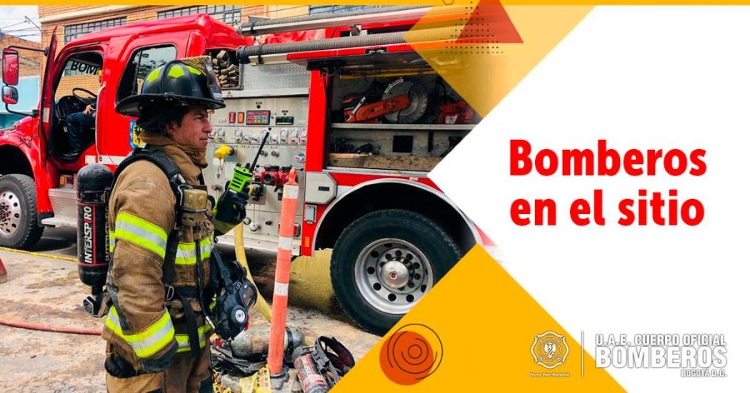 Bomberos trabajan para habilitar vía la Calera por derrumbe de árboles