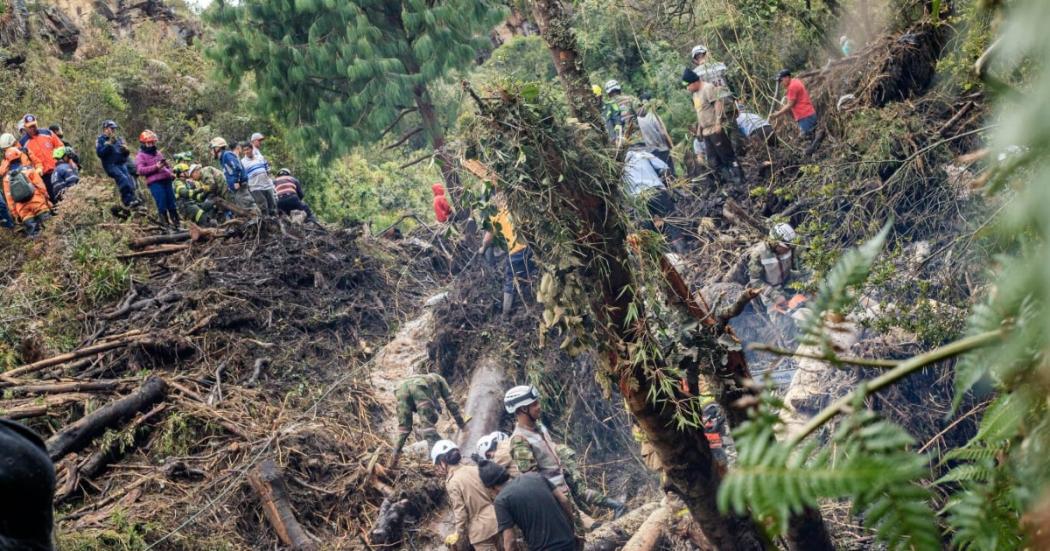 La Calera: 200 personas buscan a desaparecido por emergencia invernal 