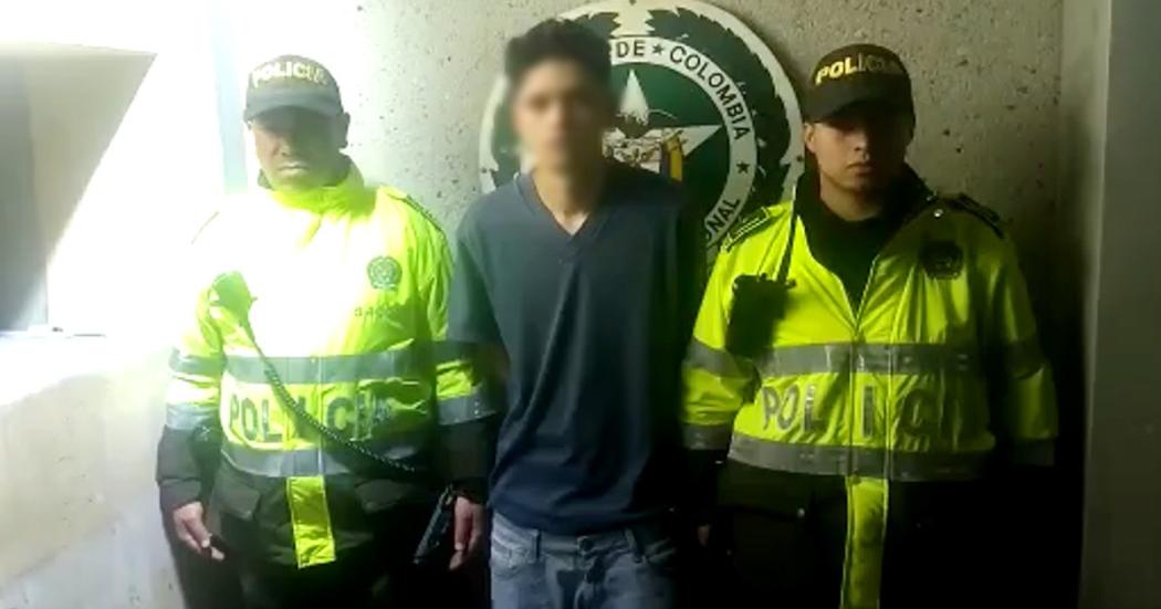 Un joven de 22 años fue detenido por su presunta participación en un hurto.