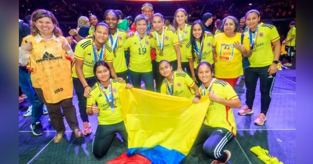 Alcaldesa, en emotivo recibimiento a subcampeonas del Mundial Sub17