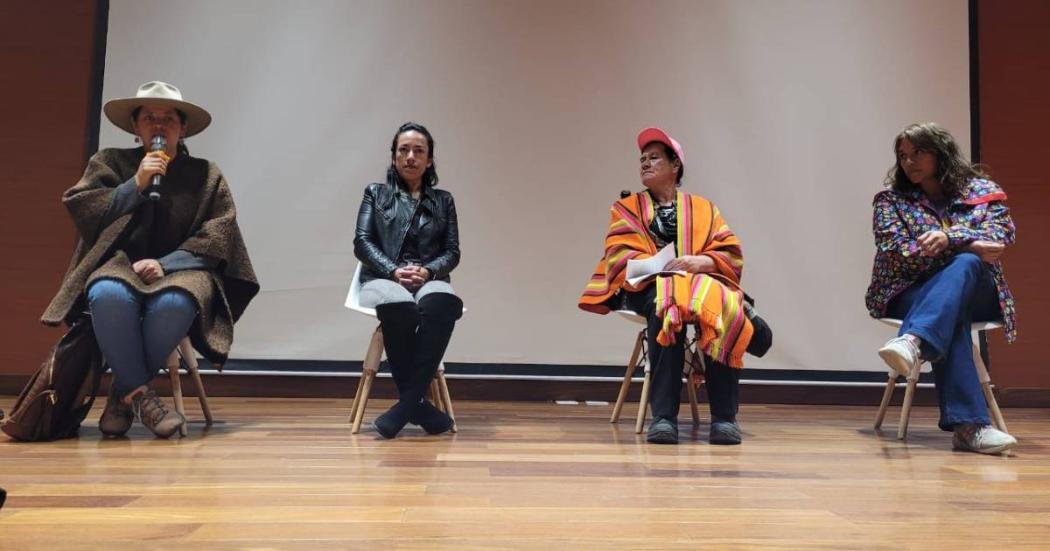 Encuentro entre mujeres de zonas rurales de Bogotá con Sec. Mujer 