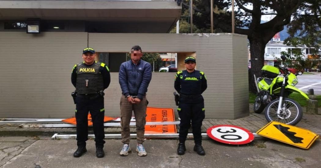 Hombre que robaba señales de tránsito para revenderlas fue capturado