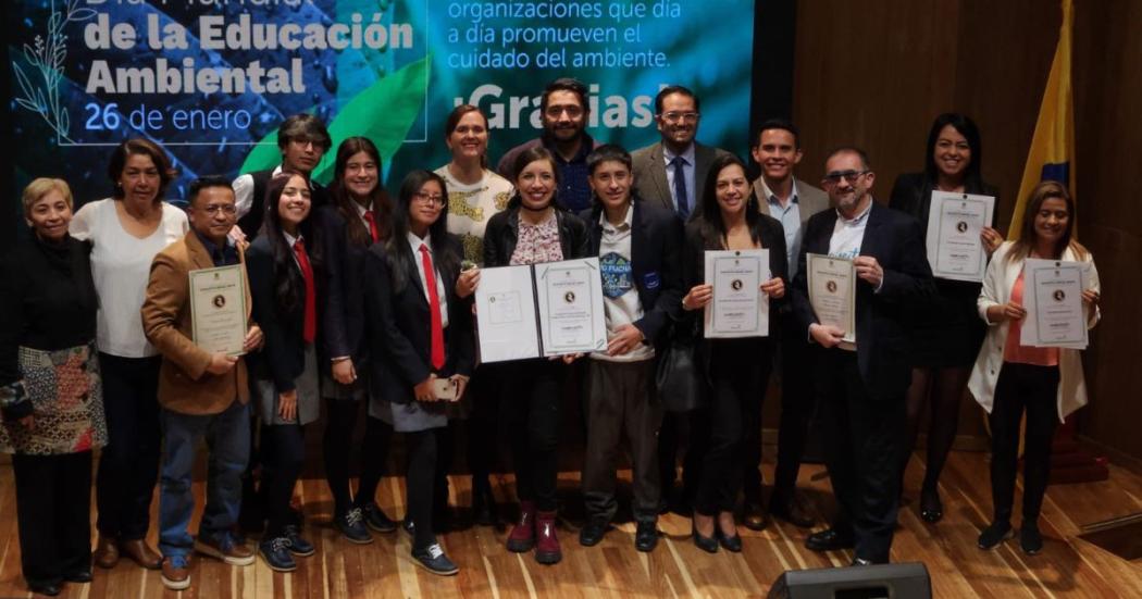 Estudiantes y docentes reciben galardón por cuidado del medio ambiente