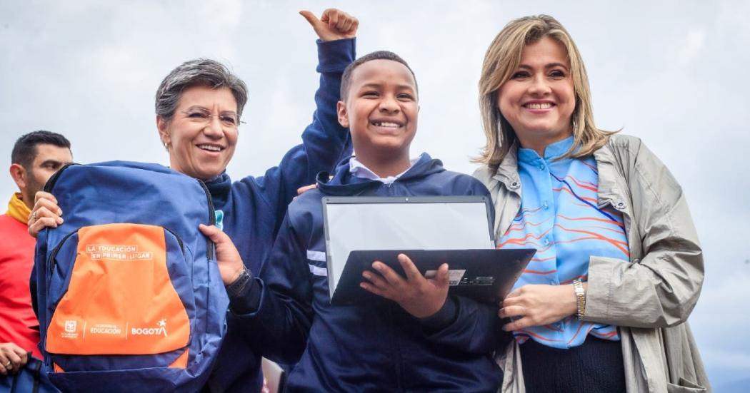 Alcaldesa entregó computadores y kits escolares en José C. Mutis 