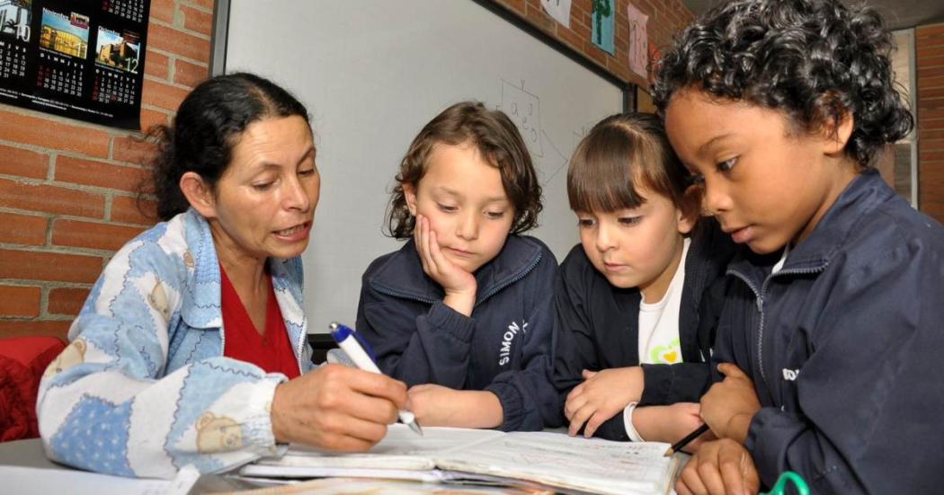 Bogotá se compromete a reducir a la mitad la brecha de lectoescritura