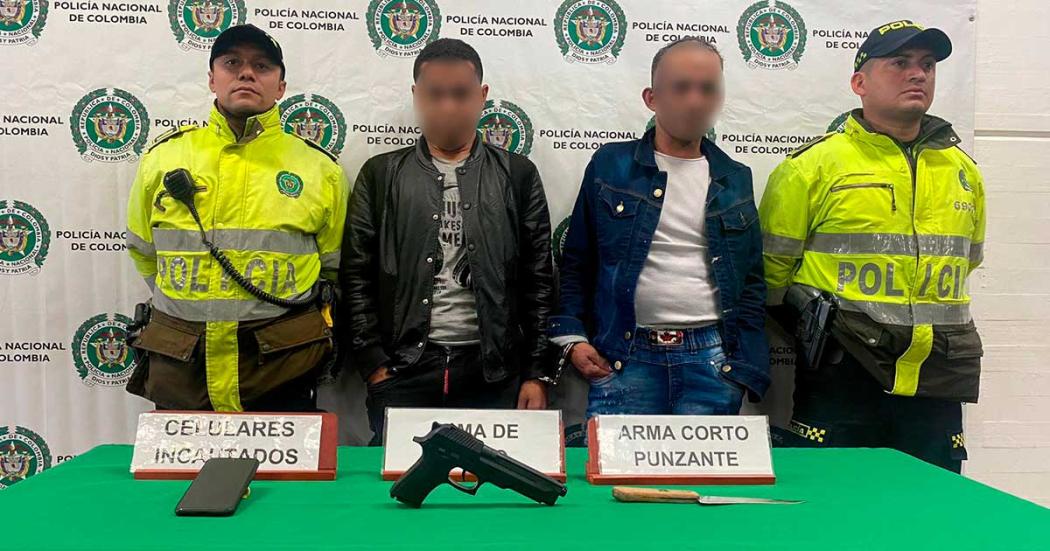 Capturados por hurtar a un taxista con arma blanca y pistola falsa