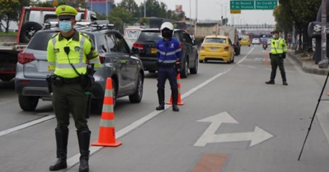 Agentes de transito en plan exodo bogota