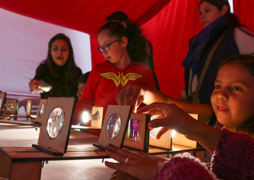 Niños disfrutan de espacios recreativos en la Cinemateca de Bogotá