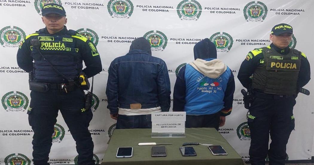 Dos menores aprehendidos por hurtar 3 celulares con arma blanca en un bicitaxi 