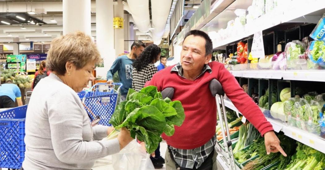 Personas beneficiarias pueden canjear bonos por alimentos octubre 2023