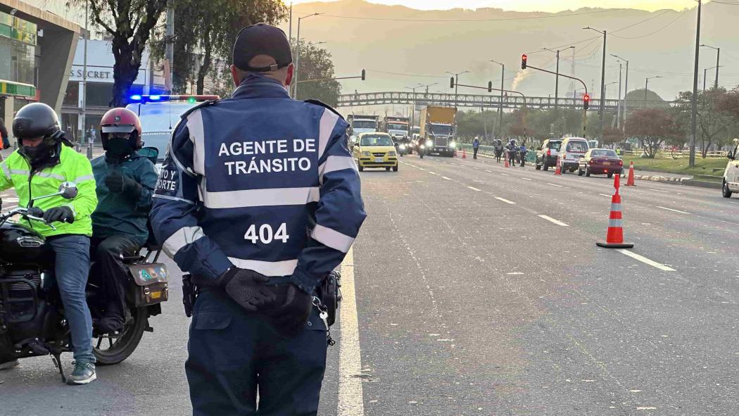 Cierre en la calzada lenta y en la oreja de la av 68 con av Américas