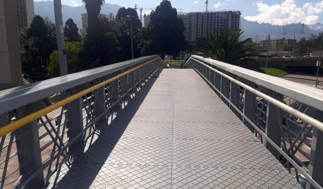 En funcionamiento puente peatonal SuperCADE de av. Quito en Bogotá