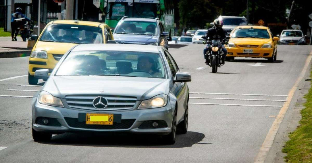 Pico y placa vehículos particulares y taxis en Bogotá 15 de febrero 