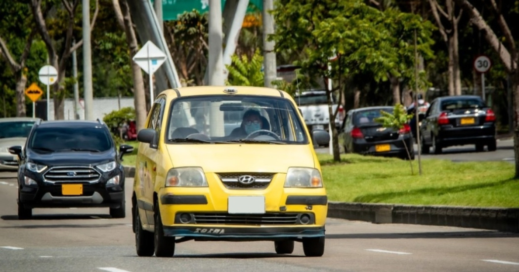 Pico y placa vehículos particulares y taxis en Bogotá 12 de febrero 