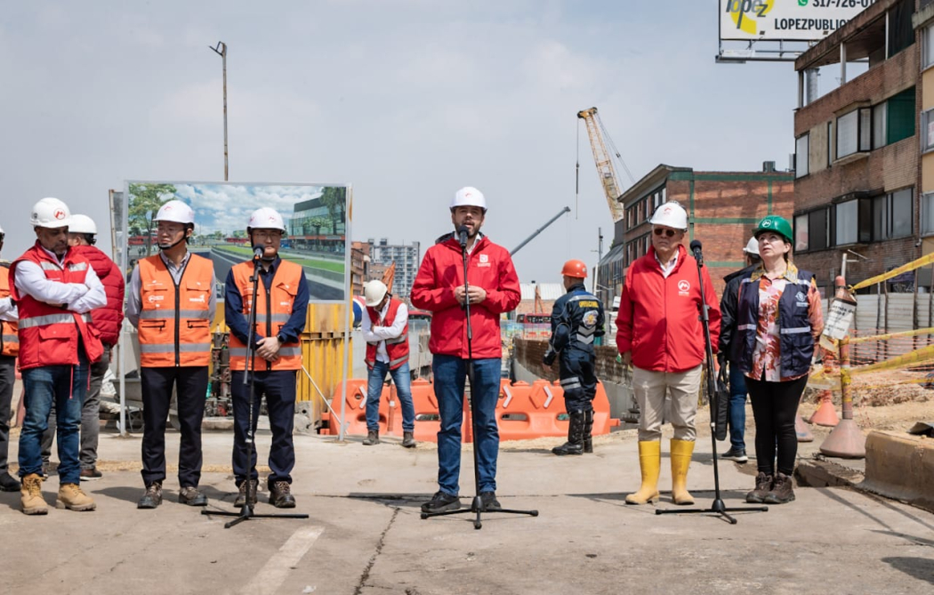 Alcalde y accionista mayoritario de Metro Línea 1 revisan obra de la calle 72 