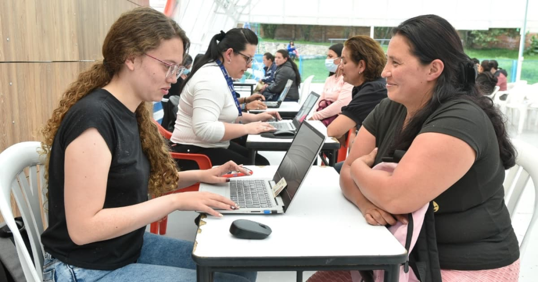 Desempleo de mujeres en Bogotá disminuyó en lo que va de 2024 