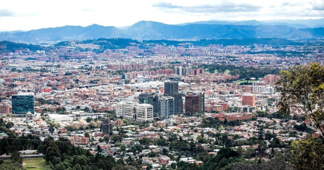 Alerta de calidad del aire en Bogotá por incendios y arenas del Sahara