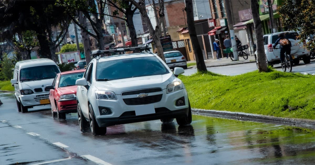 Pico y placa para vehículos particulares y taxis en Bogotá 17 de abril