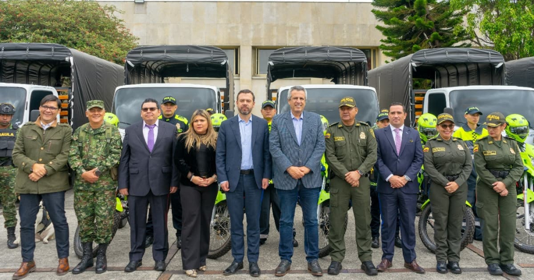 Bogotá recibió de la Nación 20 motocicletas y 17 camiones para la seguridad 