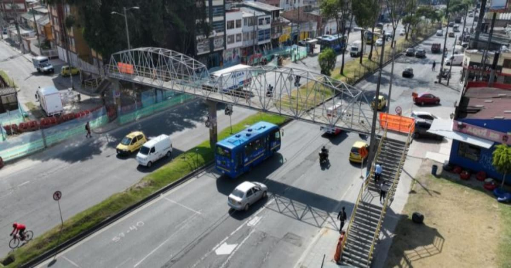 Desmonte del puente peatonal de la av. Primero de Mayo con carrera 68d