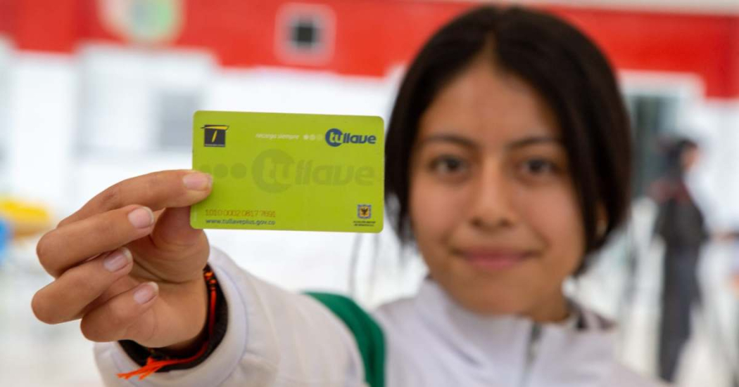 Alumnos de colegios públicos de Bogotá reciben subsidio de transporte