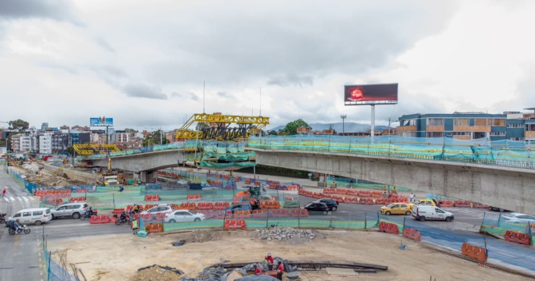 Obra en avenida 68 en Bogotá en puente calle 100 con avenida Suba