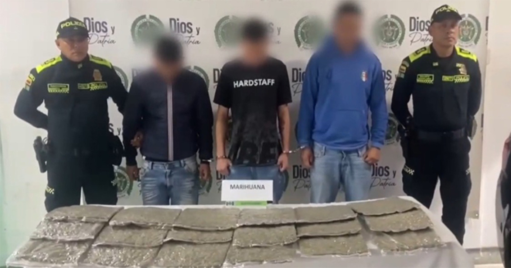 Capturadas 3 personas cuando pretendían huir en un vehículo con estupefacientes