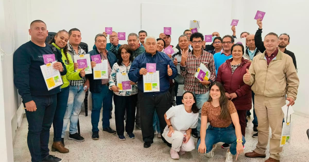 Taxistas en Bogotá se capacitan para proteger a las mujeres de violencias