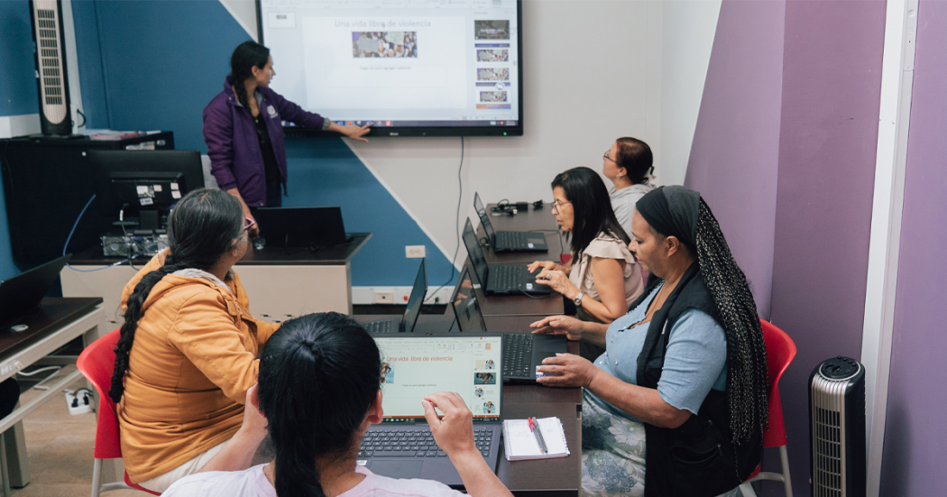 Distrito y Corporación Minuto de Dios empoderan mujeres con programa InclúyeTTe