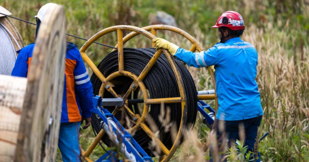 Líneas para reportar casos de hurto de cables de energía en Bogotá