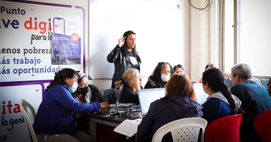 Distrito ofrece cursos gratuitos en herramientas ofimáticas a mujeres en Bogotá