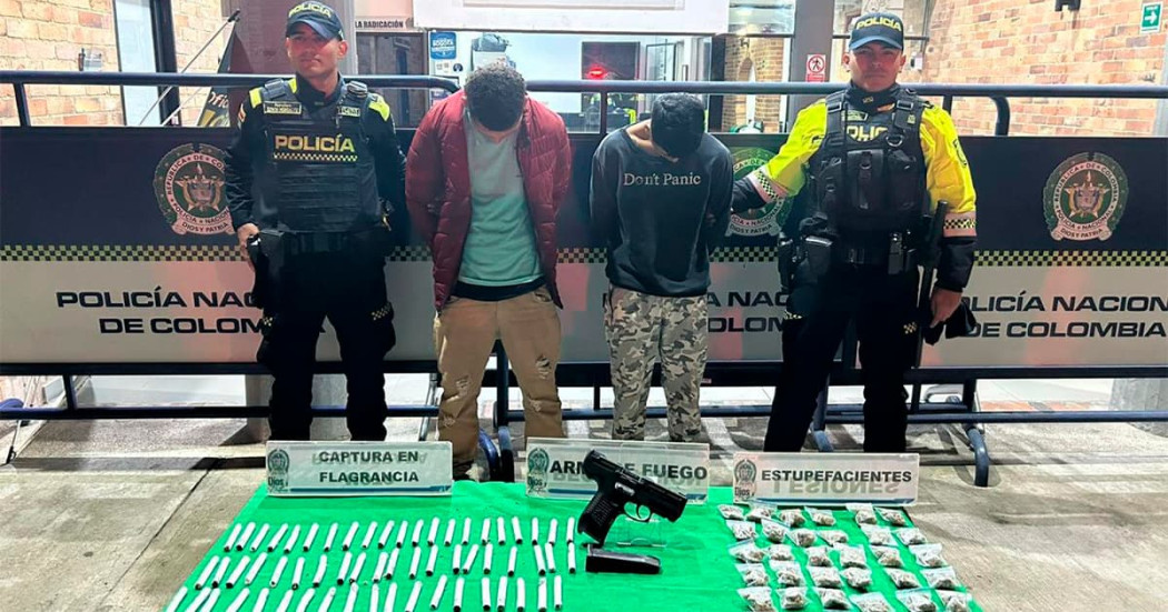 Policía capturó a dos hombres que portaban 122 dosis de marihuana en Bogotá