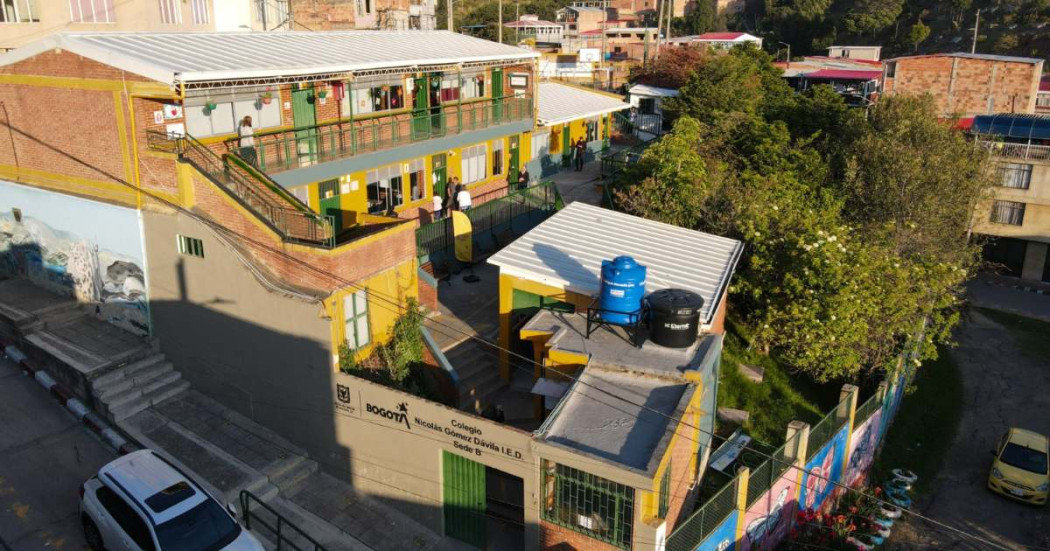 Instalación de nuevos tanques de agua en colegios distritales Bogotá