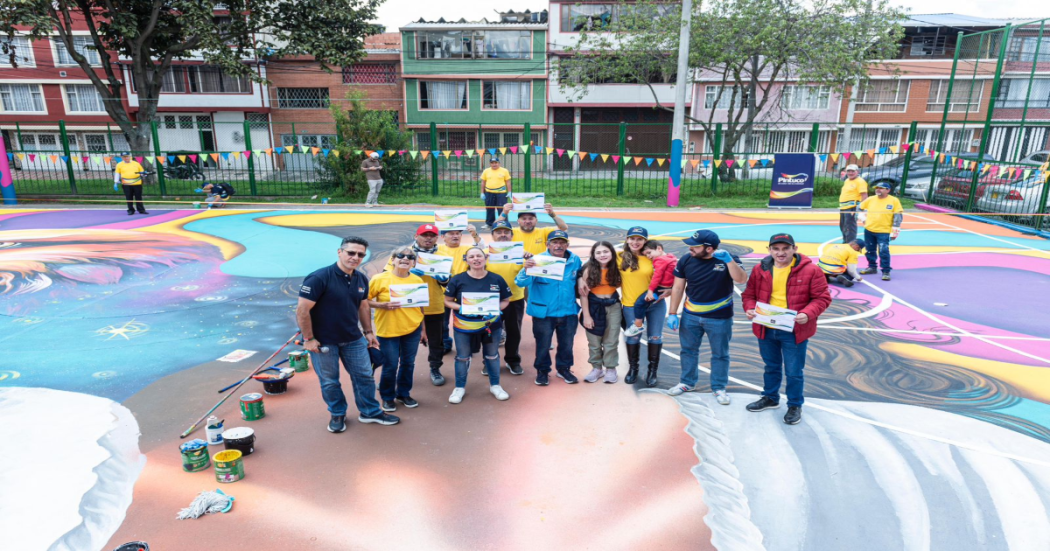 Habitantes de Villa María en Suba renovaron cancha con mucho color