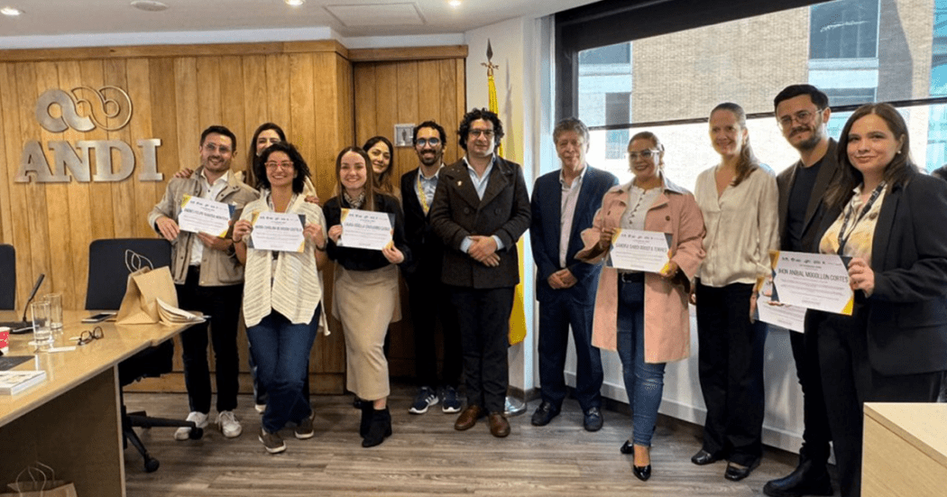 Escuela Distrital de Emprendimiento Joven en Bogotá graduó estudiantes