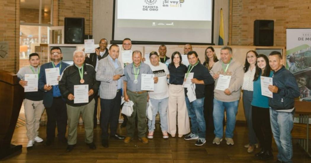 Bogotá reconoce a los mejores taxistas con ‘Premio al Taxista de Oro"