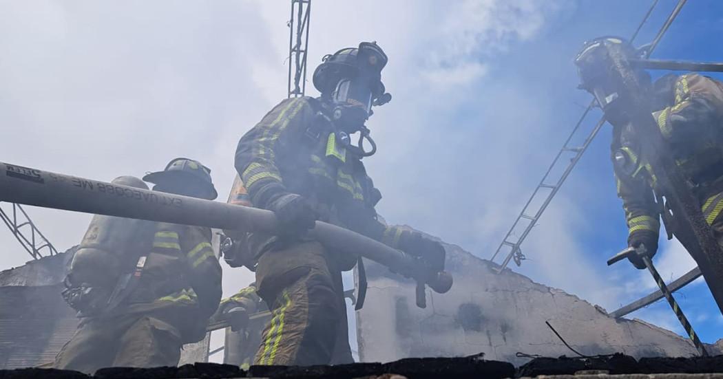 Bomberos controló incendio en centro empresarial cerca al aeropuerto de Bogotá 