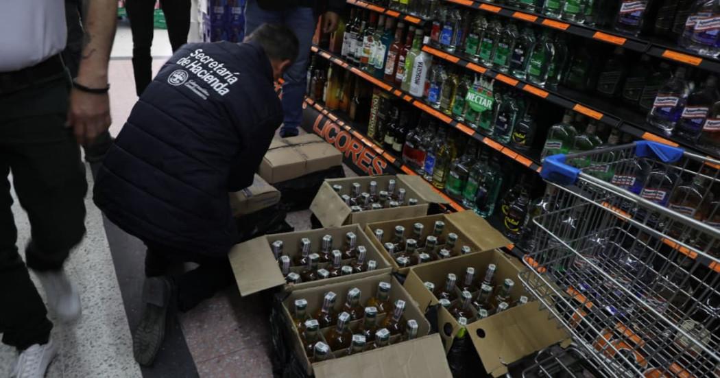 Botellas de licor adulterado y de contrabando, incautadas en Bogotá