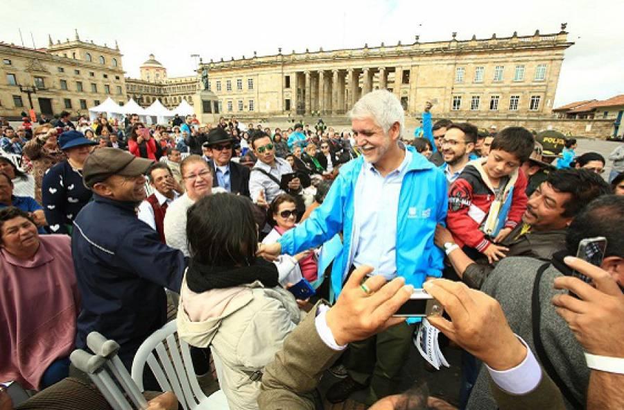 Alcalde Peñalosa en la Plaza de Bolívar