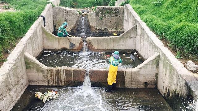 Basura en los canales de Bogotá. Foto: Aguas de Bogotá