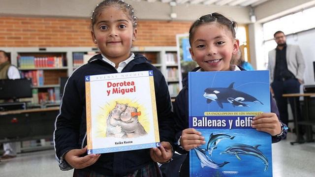 Entrega de bibliotecas escolares en Bogotá - Foto: Prensa Secretaría de Educación 