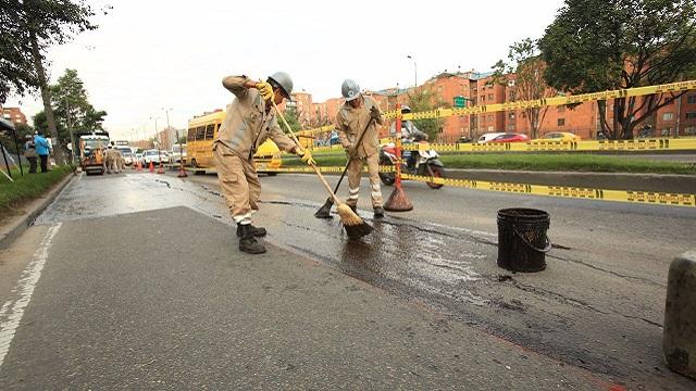 Se han tapado huecos en vías locales de la ciudad. 